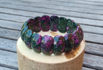 Luxusní masivní náramek z přírodního rubínu v zoisitu – hladké segmenty (22x11 mm)