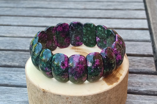 Luxusní masivní náramek z přírodního rubínu v zoisitu – hladké segmenty (22x11 mm)