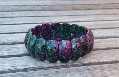 Luxusní masivní náramek z přírodního rubínu v zoisitu – hladké segmenty (22x11 mm)