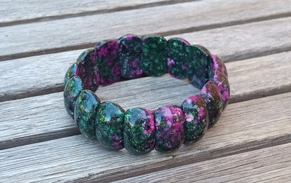 Luxusní masivní náramek z přírodního rubínu v zoisitu – hladké segmenty (22x11 mm)