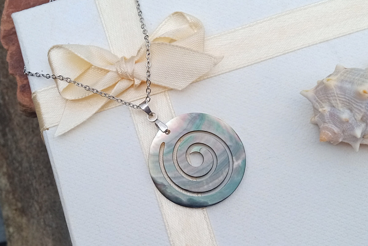 Spirála života: Elegantní náhrdelník z perleti Paua Abalone