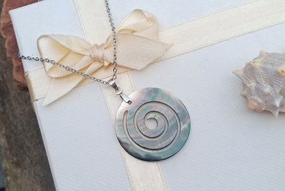 Spirála života: Elegantní náhrdelník z perleti Paua Abalone