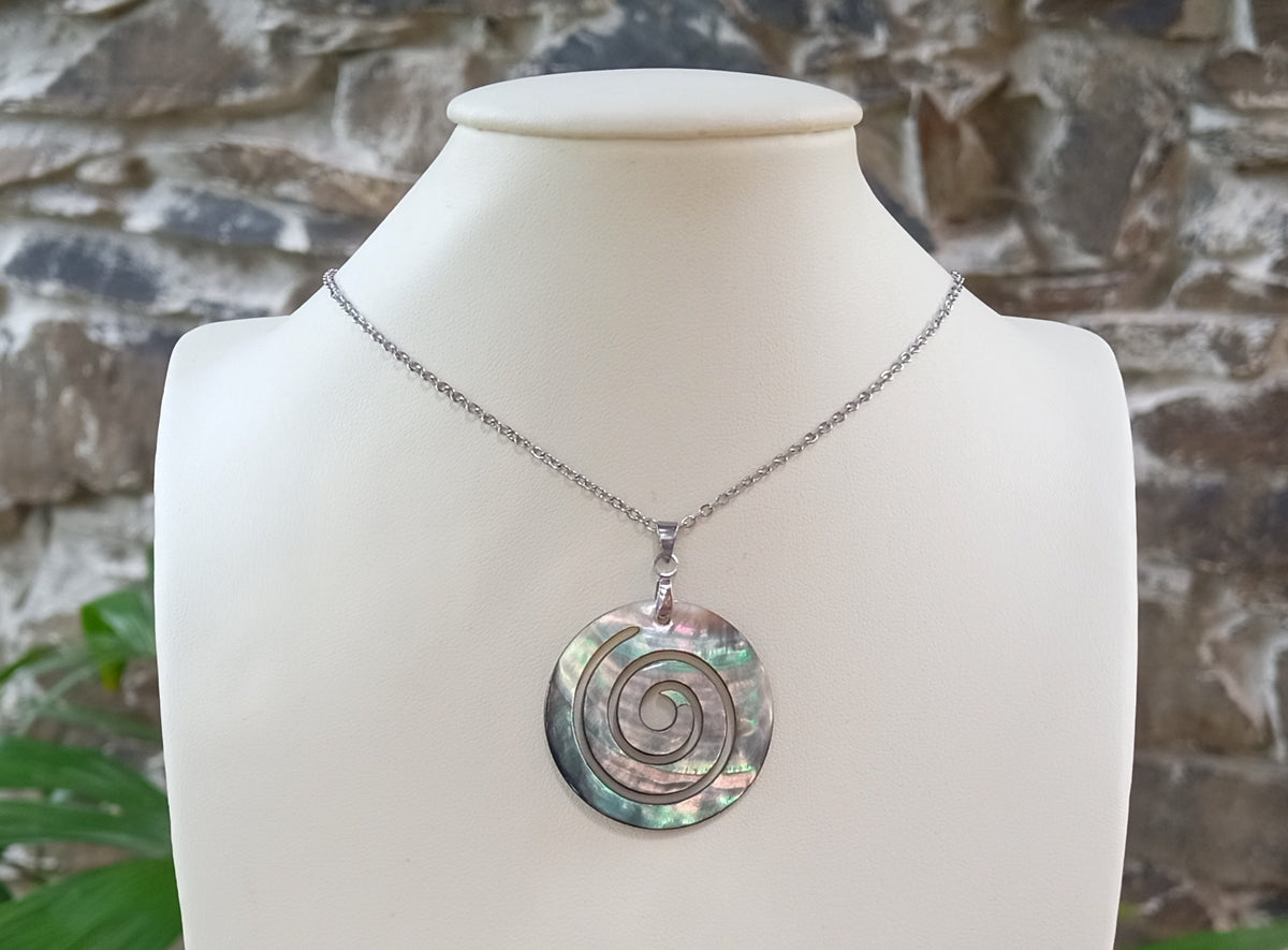 Spirála života: Elegantní náhrdelník z perleti Paua Abalone