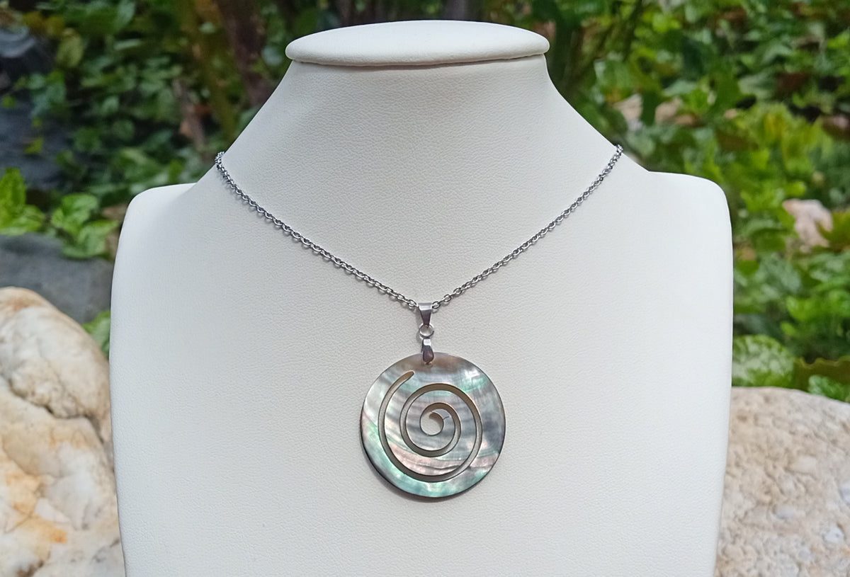 Spirála života: Elegantní náhrdelník z perleti Paua Abalone