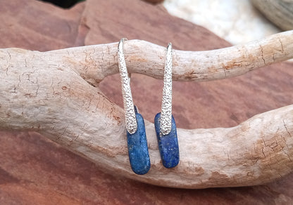 Postříbřené náušnice s přírodním lapis lazuli, královská modrá