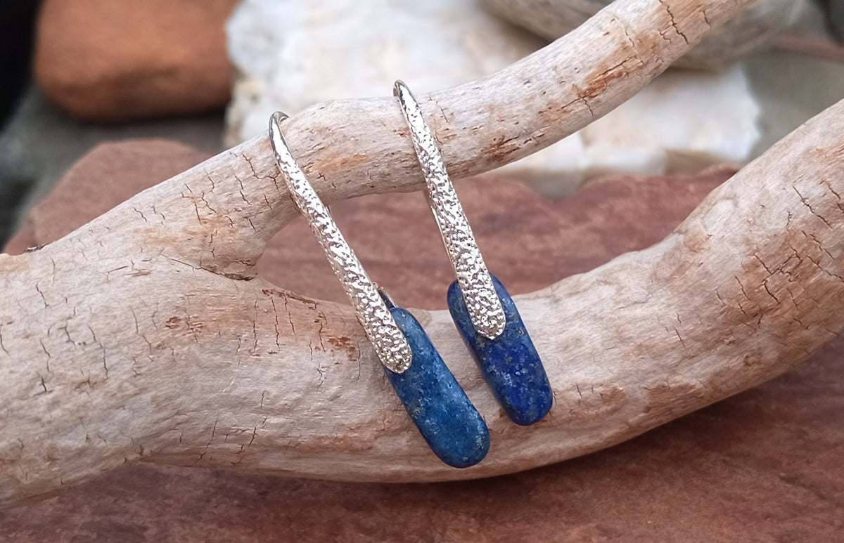Postříbřené náušnice s přírodním lapis lazuli, královská modrá
