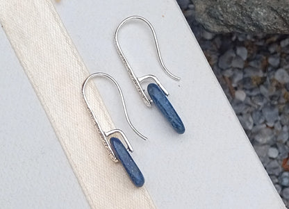 Postříbřené náušnice s přírodním lapis lazuli, královská modrá