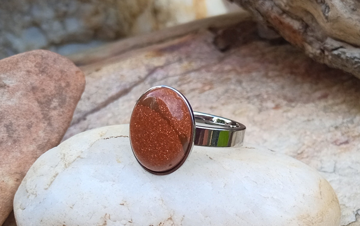 Ocelový prsten se třpytivým slunečním kamenem 15x10 mm – vel. 63