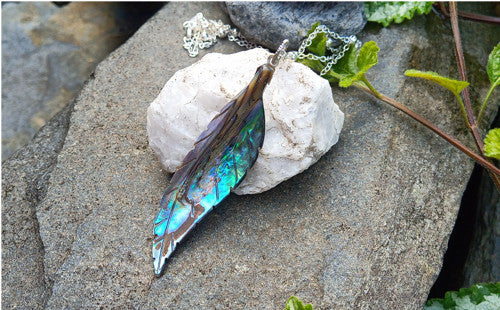 Magický odlesk oceánu: Náhrdelník s křídlem z perleti Abalone