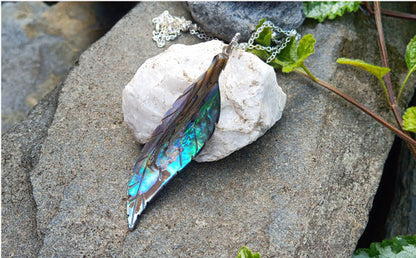 Magický odlesk oceánu: Náhrdelník s křídlem z perleti Abalone