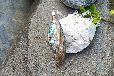 Magický odlesk oceánu: Náhrdelník s křídlem z perleti Abalone