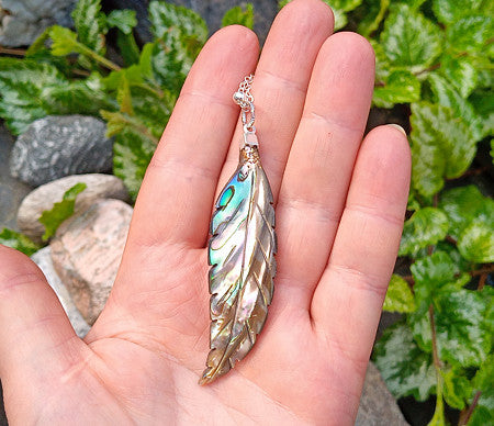 Magický odlesk oceánu: Náhrdelník s křídlem z perleti Abalone