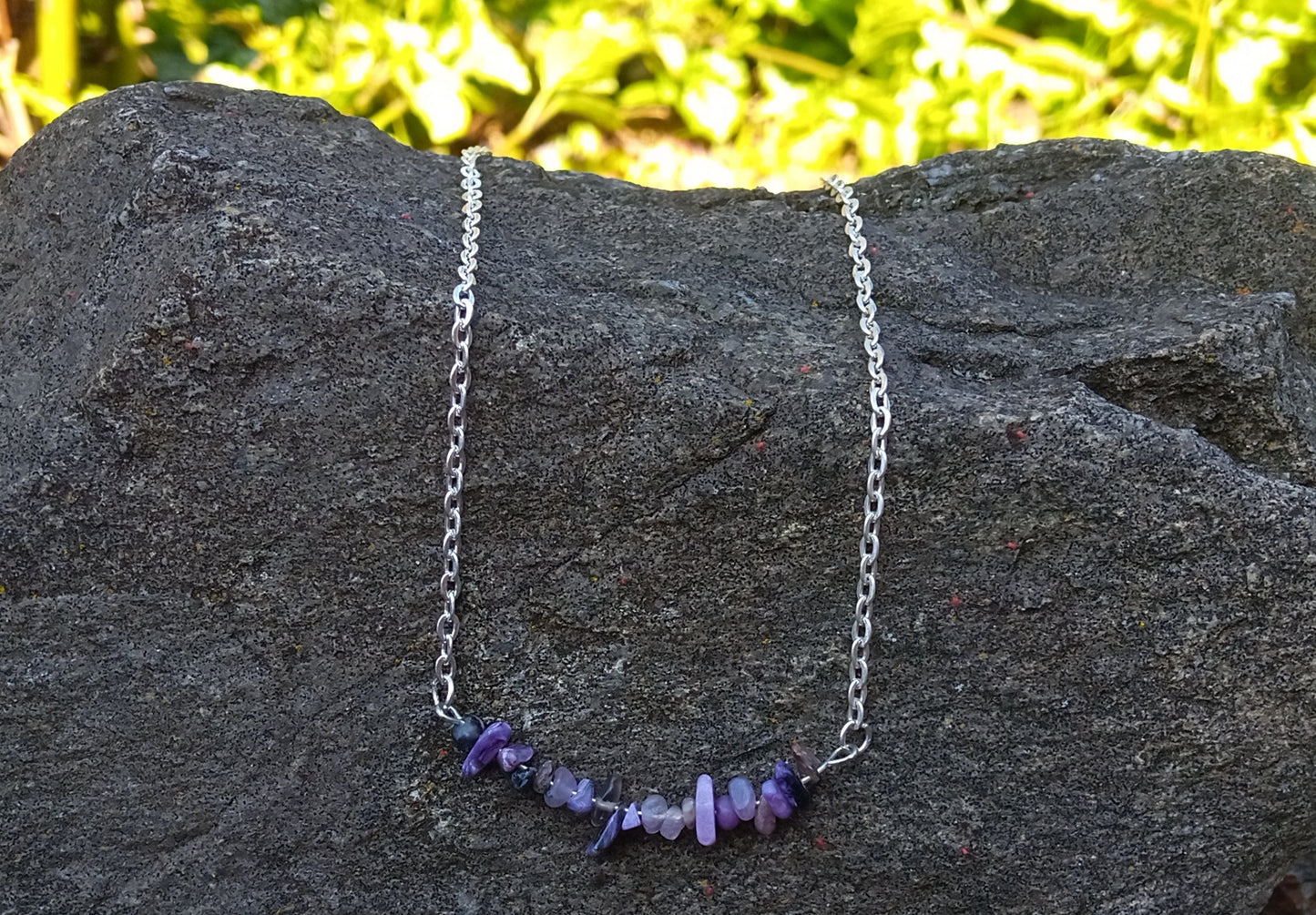 Náhrdelník s přírodním čaroitem v nerezové oceli