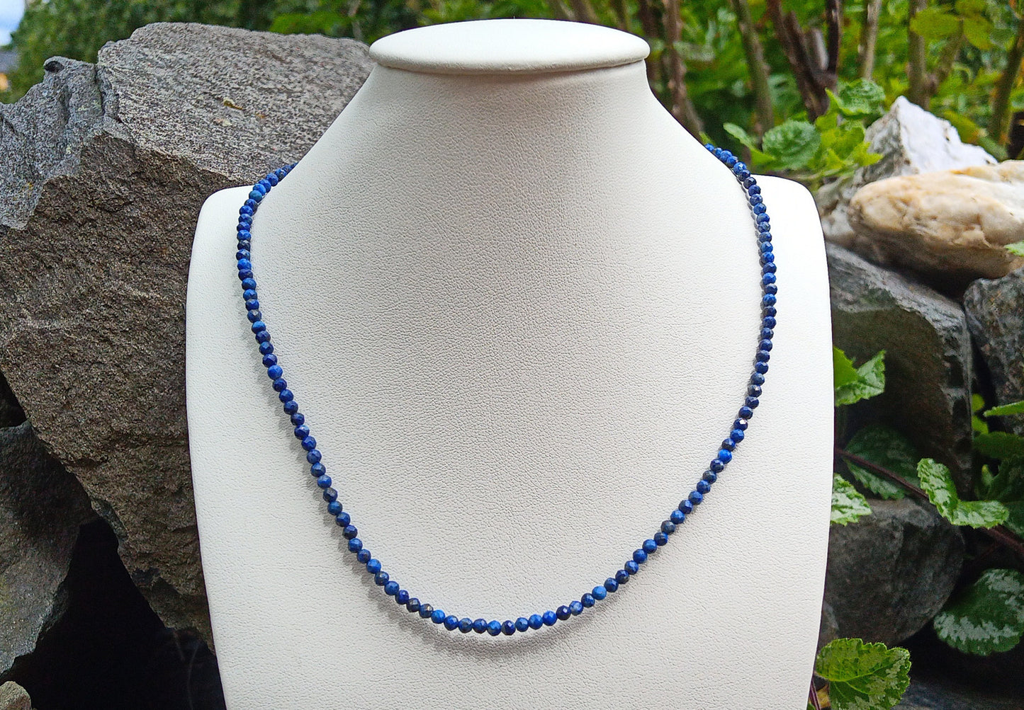 Náhrdelník „Královská modř“: Fasetovaný Lapis Lazuli