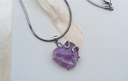 Ocelový náhrdelník s přírodním ametystovým srdcem 20x20 mm