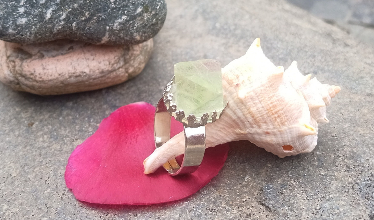 Nastavitelný prsten se surovým krystalem zeleného fluoritu