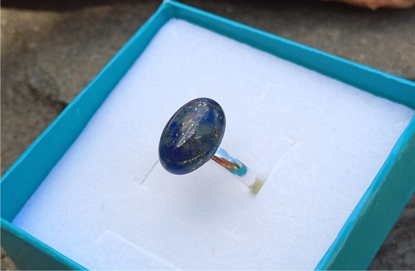 Královská modř přírodního lapis lazuli postříbřený prsten