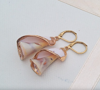 Náušnice z vzácných mušlí z Filipín, pozlacená chirurgická ocel