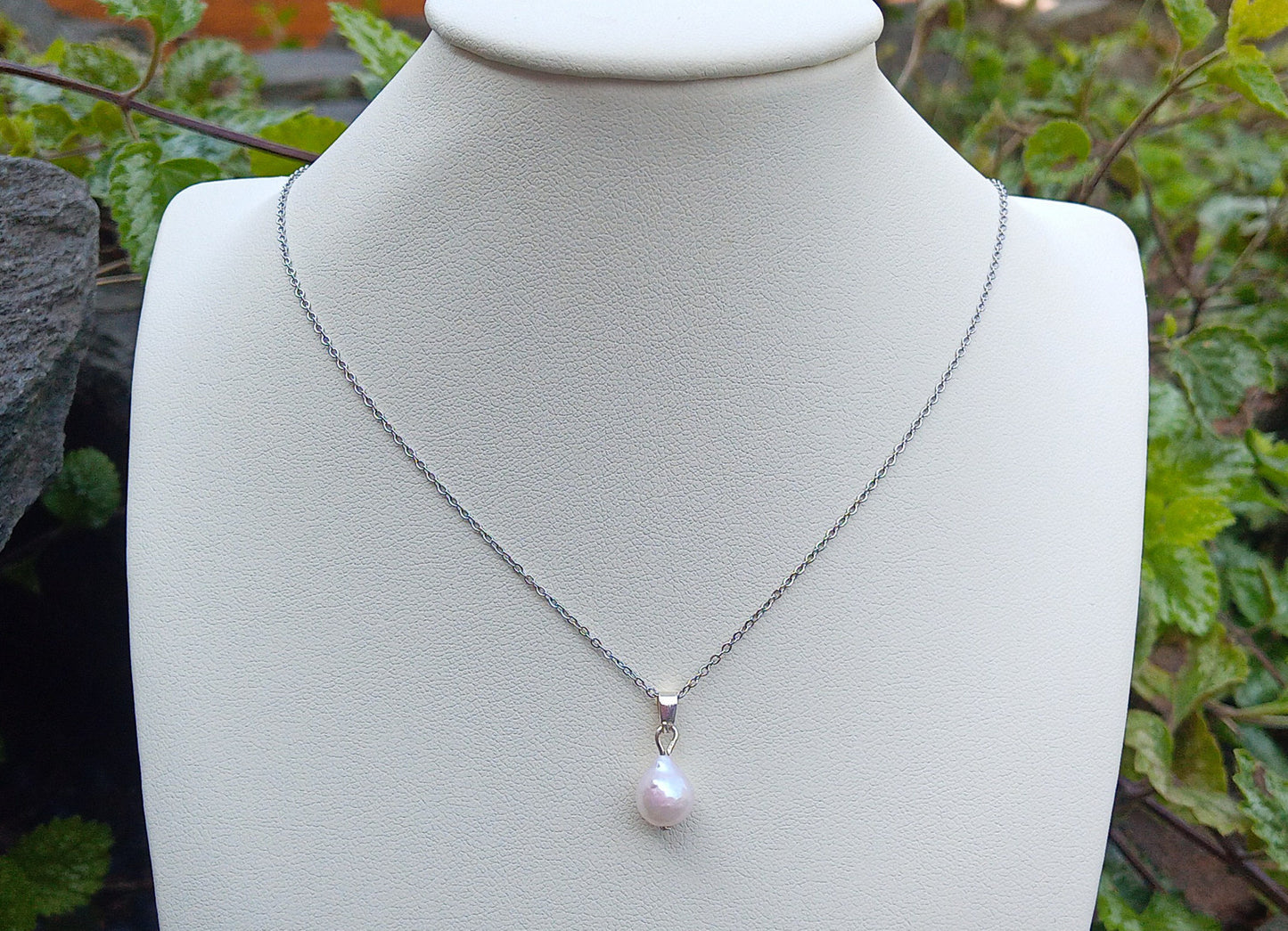 Neodolatelný náhrdelník s barokní perlou – ztělesnění elegance