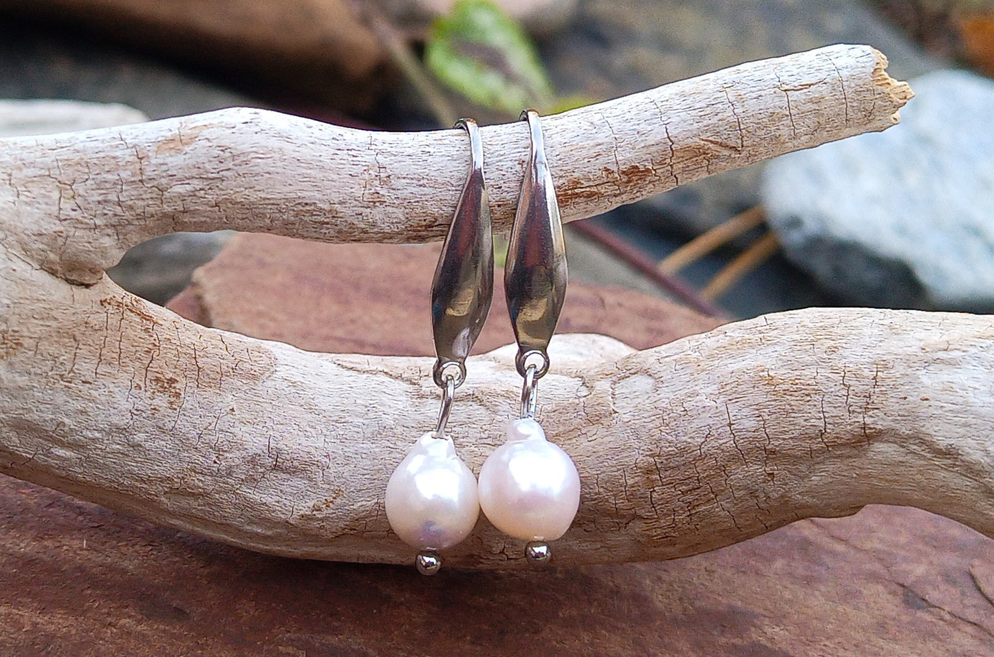 Okouzlující visací náušnice s barokními perlami – esence ženskosti