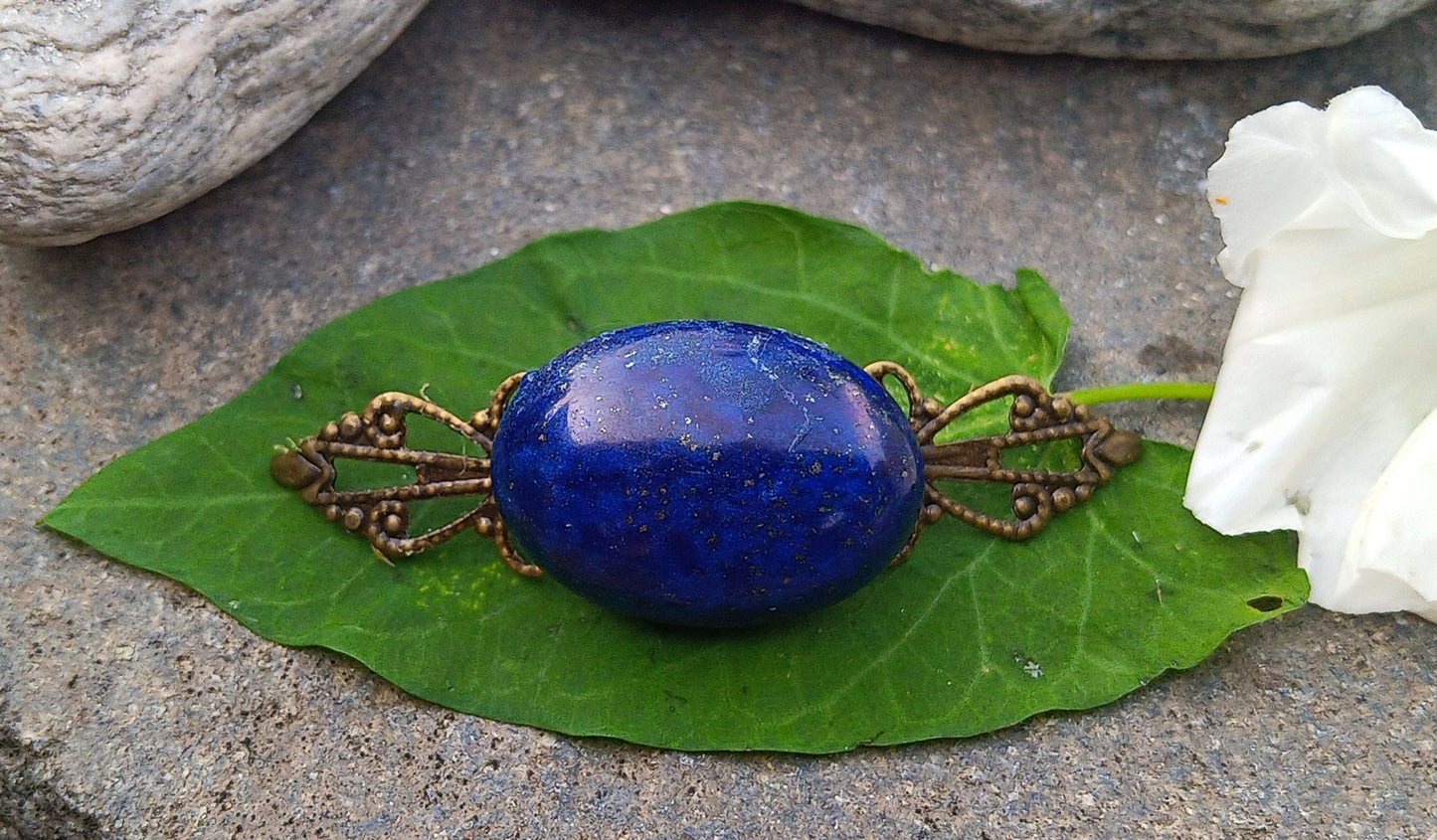 Královská modř: Brož s Lapis Lazuli ve vintage stylu
