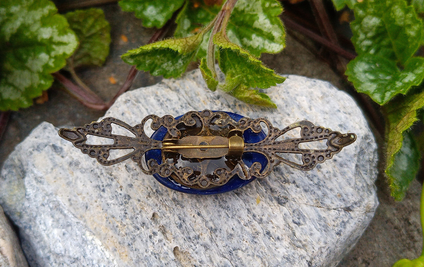 Královská modř: Brož s Lapis Lazuli ve vintage stylu