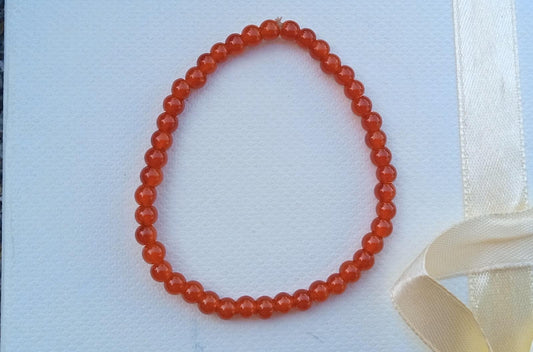 Jemný pružný náramek z červeného achátu (3 mm)