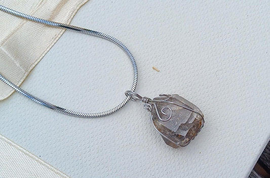Zářivá čistota přírody: Náhrdelník s herkimerským diamantem