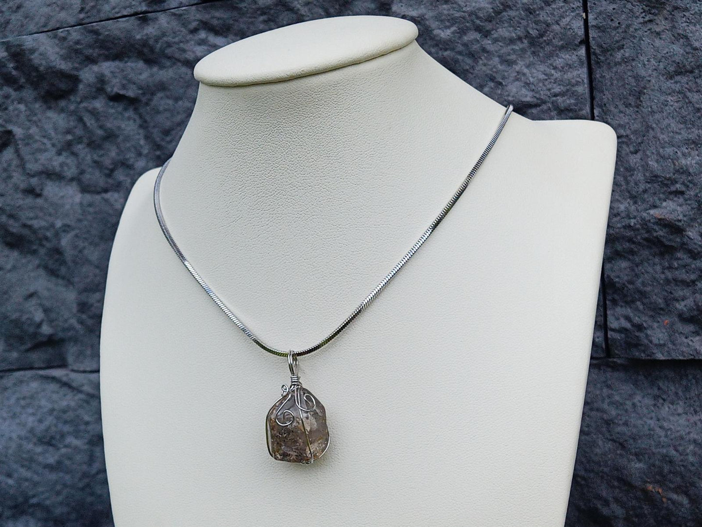 Zářivá čistota přírody: Náhrdelník s herkimerským diamantem