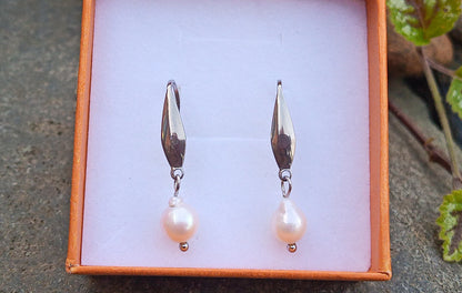 Okouzlující visací náušnice s barokními perlami – esence ženskosti