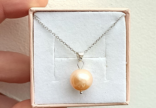 Minimalistický náhrdelník s narůžovělou Jihomořskou perlou