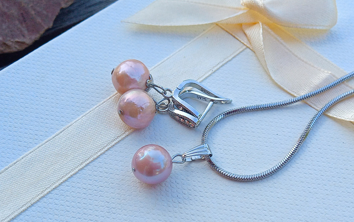 Tichomořská perla 10 mm na řetízku z chirurgické oceli, luxusní náhrdelník