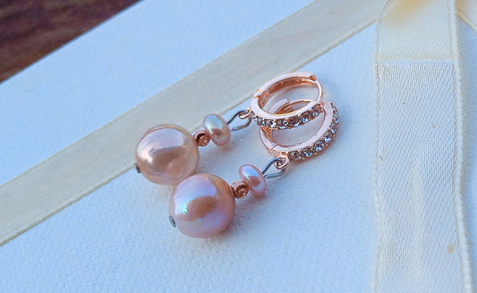 Náušnice s jihomořskými a říčními perlami