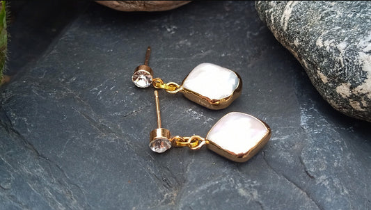 Designové náušnice „Golden Rhombus“ – Jihomořské perly & Zirkony