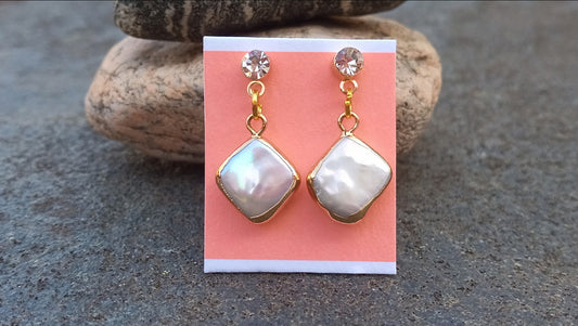 Designové náušnice „Golden Rhombus“ – Jihomořské perly & Zirkony