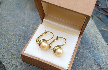 Zlatavé náušnice s jihomořskými perlami – Ztělesnění luxusu