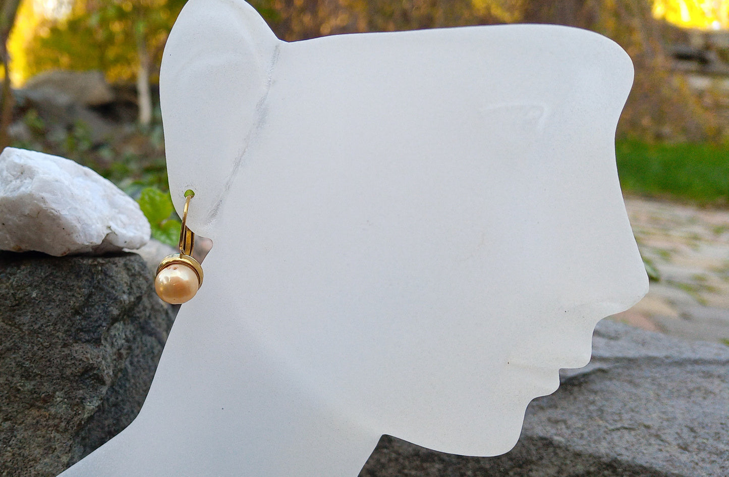 Zlatavé náušnice s jihomořskými perlami – Ztělesnění luxusu