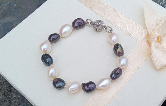 Elegance s nádechem luxusu: Náramek z pravých jihomořských perel