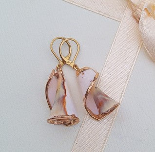 Náušnice z vzácných mušlí z Filipín, pozlacená chirurgická ocel