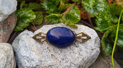 Královská modř: Brož s Lapis Lazuli ve vintage stylu