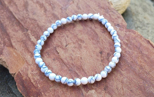 Jemný elegantní pružný náramek z magnezitu (3 mm)