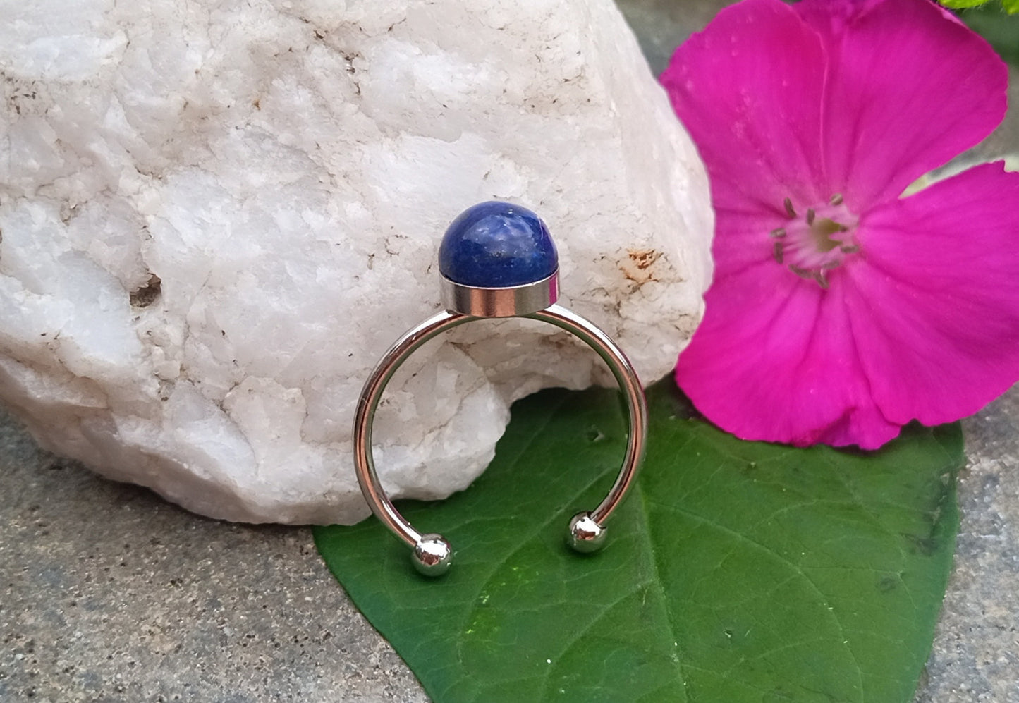 Okouzlující otevřený prsten: Intenzivní modř lapis lazuli