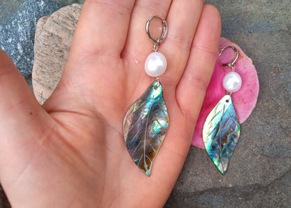 Exotické náušnice s abalone paua perletí a jihomořskými perlami