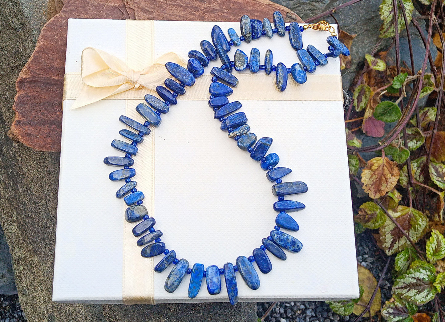 Půlnoční obloha: Náhrdelník z pravého Lapis lazuli