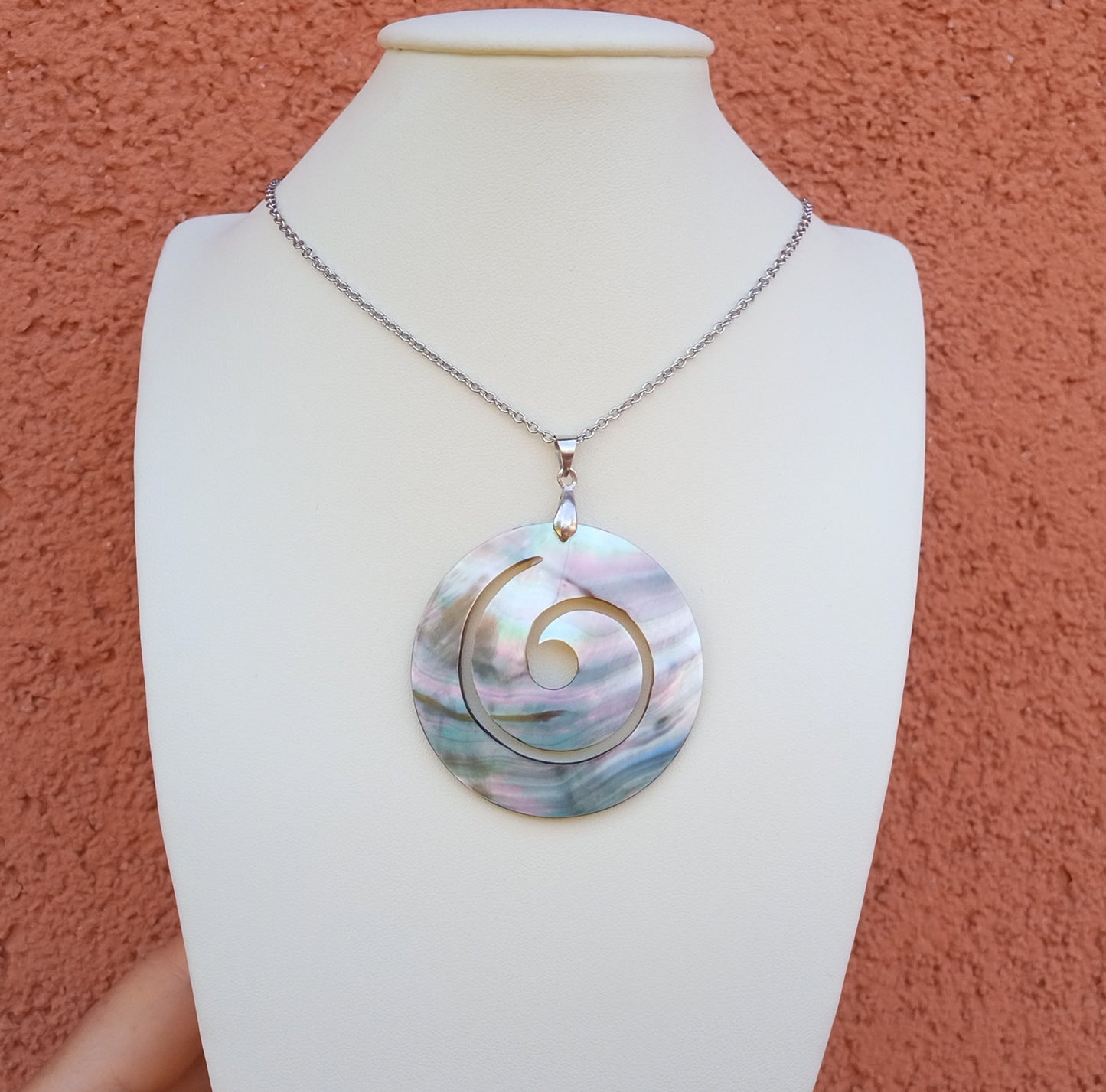 Spirála života: Elegantní náhrdelník z perleti Abalone