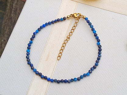Hvězdná obloha: Jemný náramek z broušeného Lapis lazuli