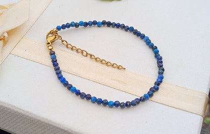 Hvězdná obloha: Jemný náramek z broušeného Lapis lazuli