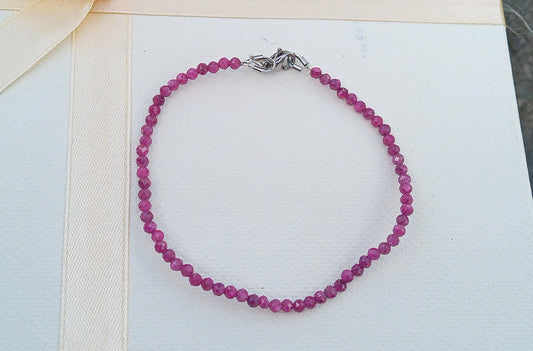 Náramek z nejjemnějšího broušeného rubínu 2,5 mm