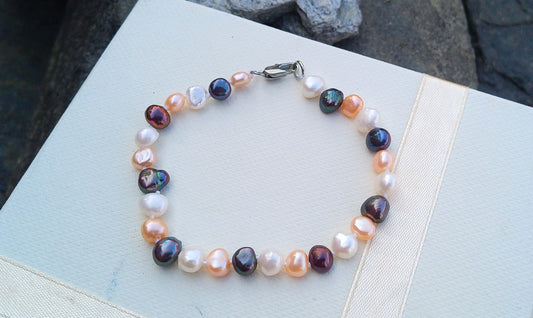 Barevné říční perly, uzlíkovaný perlový náramek