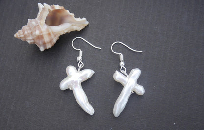 Unikátní jihomořské perly Cross náušnice na chirurgické oceli